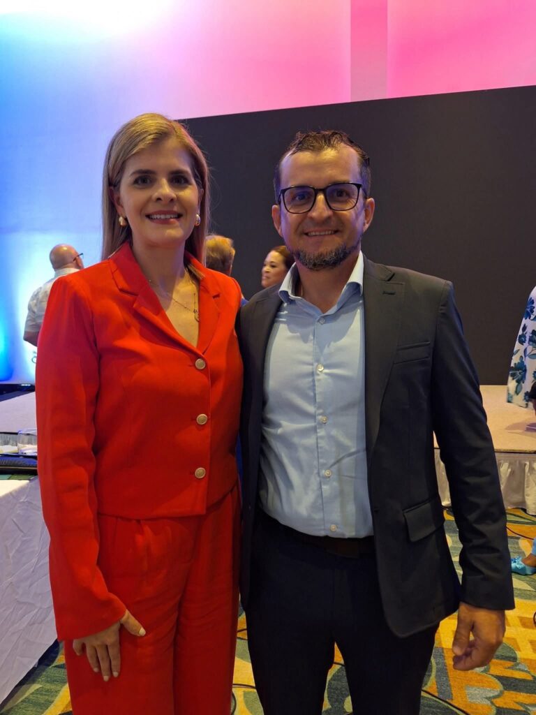 Ariel Mora con Laura Fernández